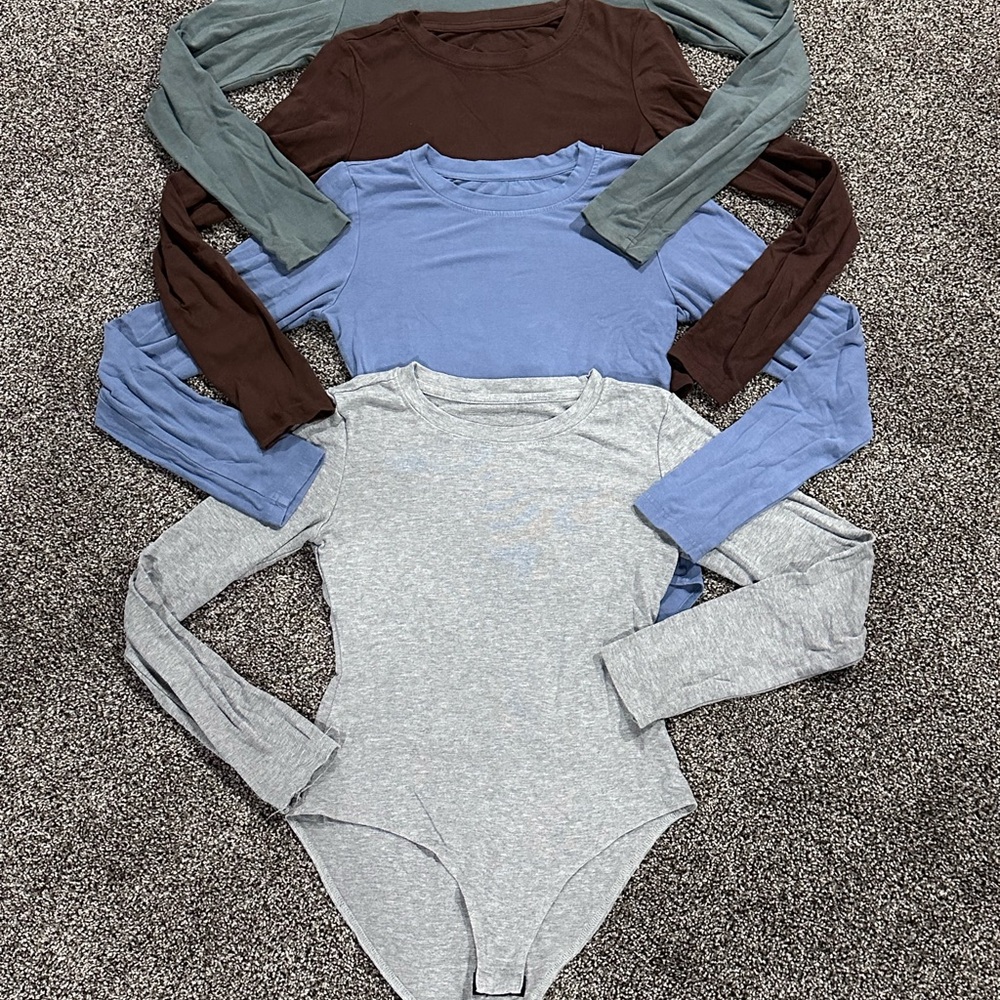 Bundle of 4 Long Sleeve Bodysuits – S